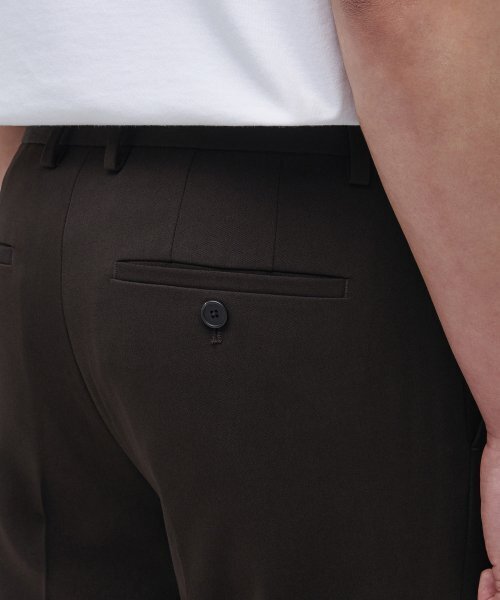 MUSINSA STANDARD（ムシンサスタンダード）の「スキニーヒドゥンバンディングクロップドスラックス[ダークブラウン]（スラックス・メンズ・その他・30/26/27/28/29/31）」の6枚目の写真