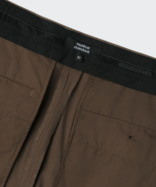 MUSINSA STANDARD（ムシンサスタンダード）の「セミワイド隠しバンディングスラックス[ブラウン]（スラックス・メンズ・その他・27/28/29/34/32/30/31/33/26/40/38/42/36）」の5枚目の写真