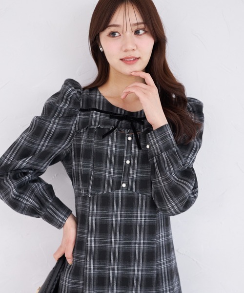 ZOZO限定】リボン×パール装飾デコルテ開きチェックワンピース