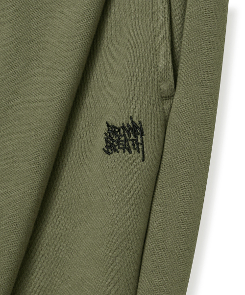 BROWNBREATH（ブラウンブレス）の「TAG TWO TUCK WIDE SWEAT PANTS - KHAKI（スウェットパンツ・レディース・その他・SMALL/MEDIUM/LARGE/X-LARGE/2XL）」の5枚目の写真