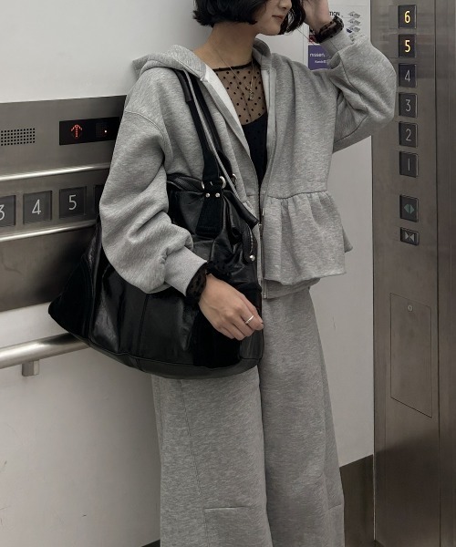 nissen(ニッセン)の「裏起毛スウェットペプラムジップアップパーカー(パーカー・レディース・杢グレー/ブラック/ダークブラウン・L/LL/S/M)」の4枚目の写真