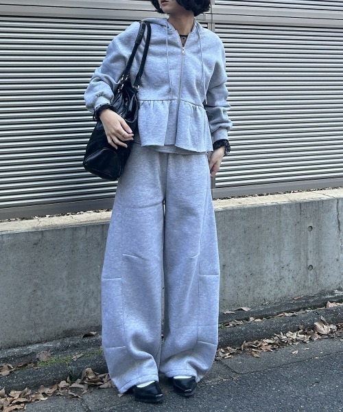 nissen(ニッセン)の「裏起毛スウェットペプラムジップアップパーカー(パーカー・レディース・杢グレー/ブラック/ダークブラウン・L/LL/S/M)」の8枚目の写真