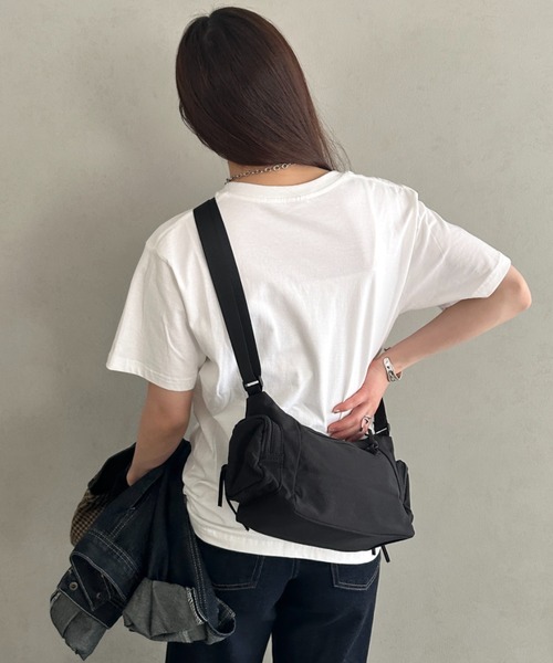 MYMOOD.(マイムード)の「5ポケットナイロンショルダー ボディバッグ 多収納コンパクトバッグ(ショルダーバッグ・レディース・ブラック/ベージュ・FREE)」の22枚目の写真