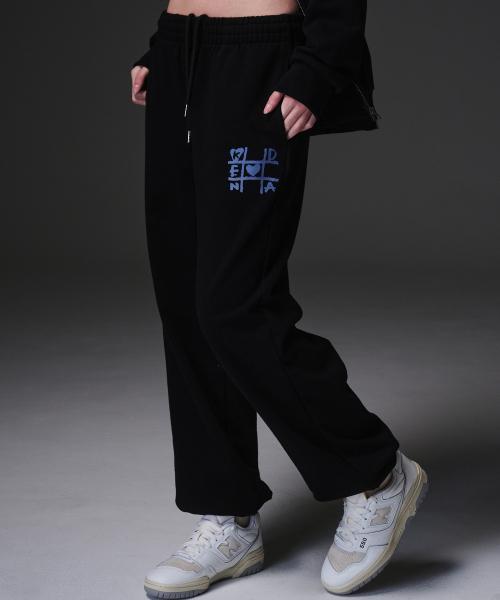 KENDA(ケンダ)の「TIC-TAC-TOE TRAINING PANTS (BLACK)(スウェットパンツ・レディース・ブラック・SMALL/MEDIUM)」の1枚目の写真