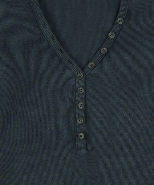 ZIZEMUSEUM(ジゼミュージアム)の「V NECK BUTTON HOODIE (CHARCOAL GRAY)(パーカー・レディース・その他・SMALL/MEDIUM)」の3枚目の写真