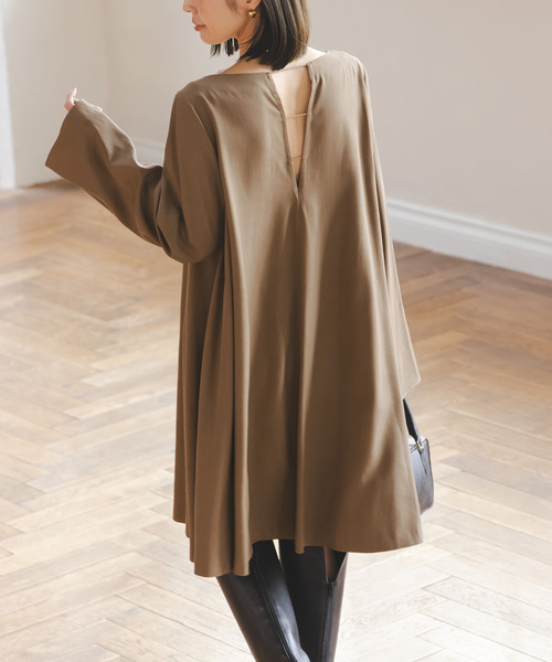 専用　NOBLE バックコンシャスAラインミニワンピース　新品 Noble（ノーブル）の「バックコンシャスAラインミニワンピース