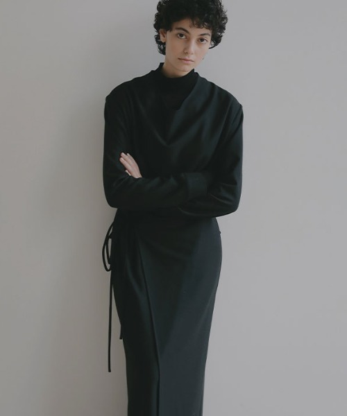 ETRE TOKYO（エトレトウキョウ）の「ウーステッドドレープネックワンピース（ワンピース・レディース・ブラック/チャコール・S/M）」の5枚目の写真