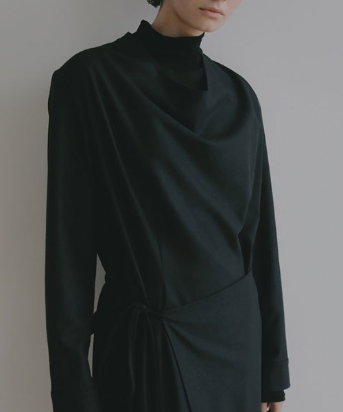 ETRE TOKYO（エトレトウキョウ）の「ウーステッドドレープネックワンピース（ワンピース・レディース・ブラック/チャコール・S/M）」の6枚目の写真