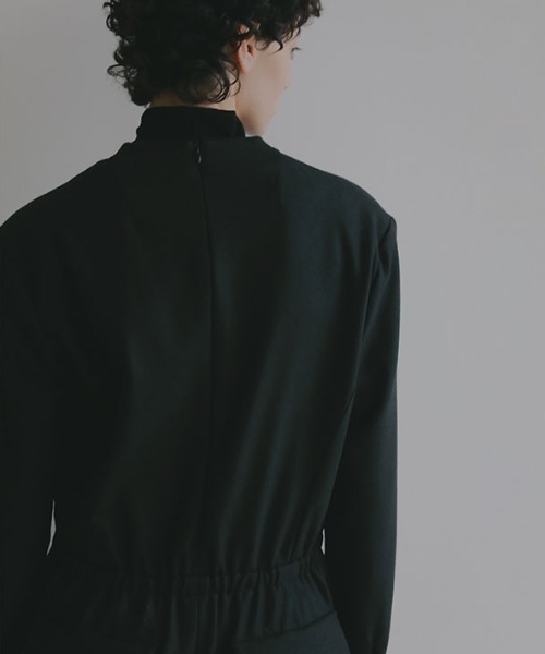 ETRE TOKYO（エトレトウキョウ）の「ウーステッドドレープネックワンピース（ワンピース・レディース・ブラック/チャコール・S/M）」の8枚目の写真