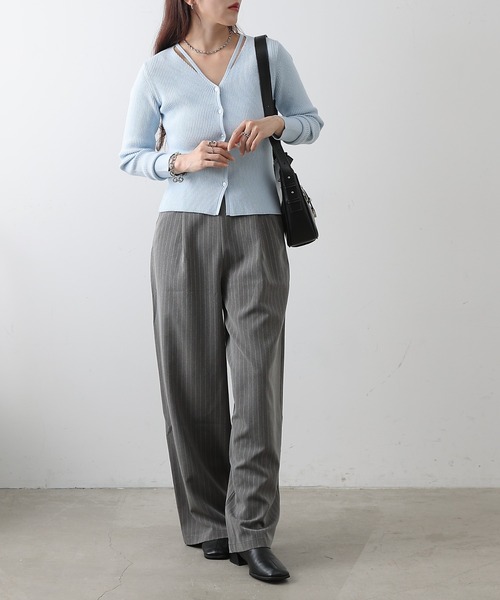 COLONY 2139（コロニートゥーワンスリーナイン）の「スリットVネックニットカーディガン（カーディガン/ボレロ・レディース・サックスブルー/ブラック/ピンク/グレー・FREE）」の22枚目の写真