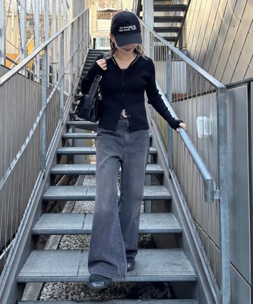 COLONY 2139（コロニートゥーワンスリーナイン）の「スリットVネックニットカーディガン（カーディガン/ボレロ・レディース・サックスブルー/ブラック/ピンク/グレー・FREE）」の11枚目の写真