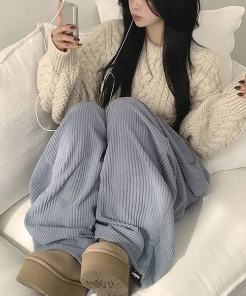&soiree(アンドソワレ)の「コーデュロイオーバーサイズパンツ(その他パンツ・レディース・ブルー/オフホワイト/ネイビー/チャコール/ブラック/ブラウン・FREE)」の1枚目の写真