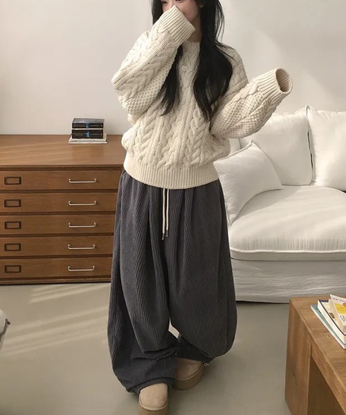 &soiree(アンドソワレ)の「コーデュロイオーバーサイズパンツ(その他パンツ・レディース・ブルー/オフホワイト/ネイビー/チャコール/ブラック/ブラウン・FREE)」の4枚目の写真