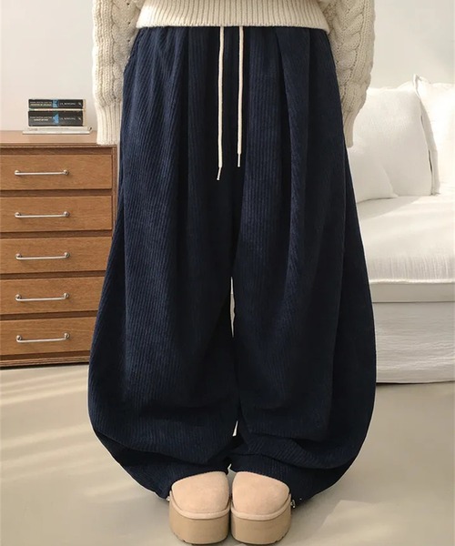 &soiree(アンドソワレ)の「コーデュロイオーバーサイズパンツ(その他パンツ・レディース・ブルー/オフホワイト/ネイビー/チャコール/ブラック/ブラウン・FREE)」の8枚目の写真