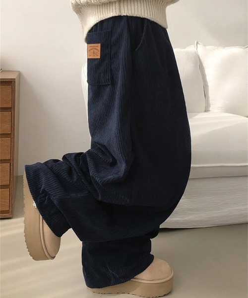&soiree(アンドソワレ)の「コーデュロイオーバーサイズパンツ(その他パンツ・レディース・ブルー/オフホワイト/ネイビー/チャコール/ブラック/ブラウン・FREE)」の9枚目の写真