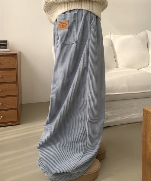 &soiree(アンドソワレ)の「コーデュロイオーバーサイズパンツ(その他パンツ・レディース・ブルー/オフホワイト/ネイビー/チャコール/ブラック/ブラウン・FREE)」の12枚目の写真