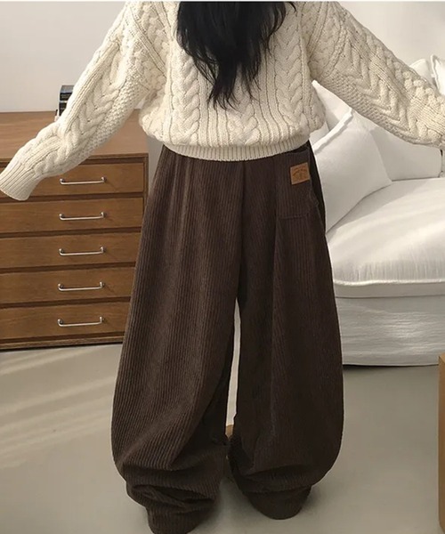 &soiree(アンドソワレ)の「コーデュロイオーバーサイズパンツ(その他パンツ・レディース・ブルー/オフホワイト/ネイビー/チャコール/ブラック/ブラウン・FREE)」の19枚目の写真