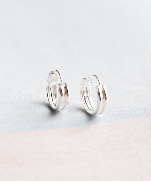 ARCHIVER（アーカイバ）の「【RS】【silver925 プレーンデザインピアス】（ピアス（両耳用）・メンズ・その他1/その他・MEDIUM/LARGE/X-LARGE/XX-LARGE/SMALL）」の2枚目の写真