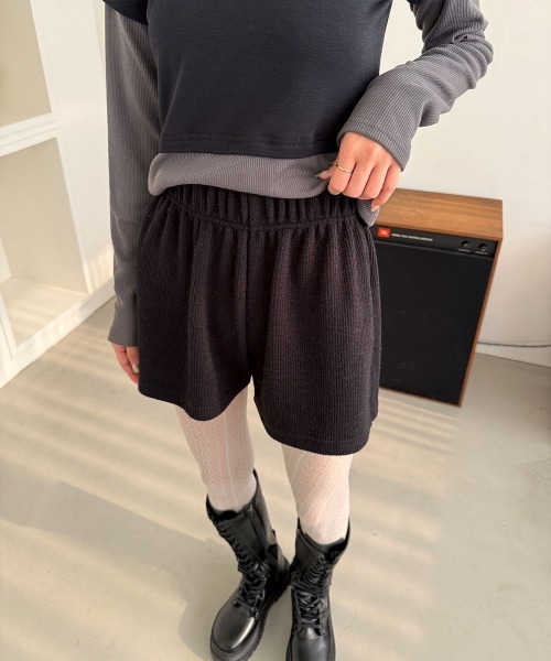 黒 プリーツ ゴムウエスト ショートパンツ ウエストゴム ニット ショート パンツ（その他パンツ）｜4INT