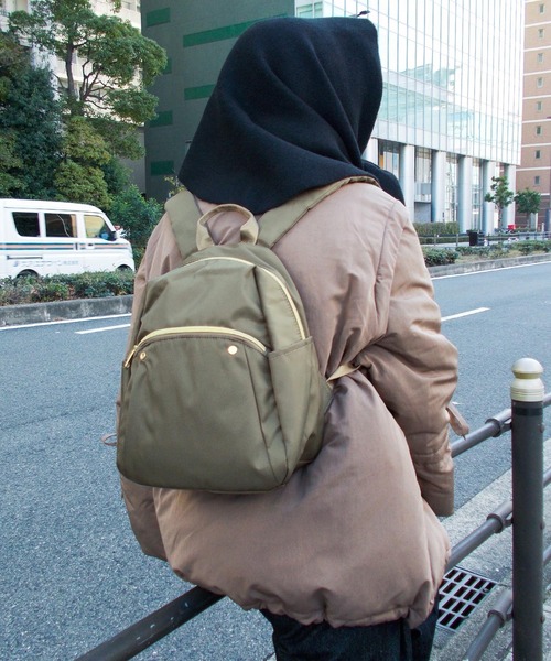 Fashion Letter(ファッションレター)の「8ポケット ミニリュック(バックパック/リュック・レディース・チャコールグレー/ブルーグリーン/グレイッシュベージュ/ブラック・FREE)」の6枚目の写真