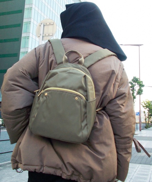 Fashion Letter(ファッションレター)の「8ポケット ミニリュック(バックパック/リュック・レディース・チャコールグレー/ブルーグリーン/グレイッシュベージュ/ブラック・FREE)」の5枚目の写真