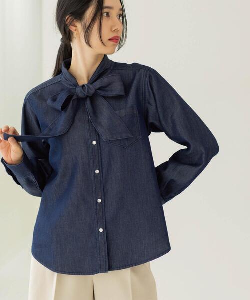 OPAQUE.CLIP（オペークドットクリップ）の「セルロース混デニムボウタイブラウス【洗濯機OK】（シャツ/ブラウス・レディース・ネイビー/ブルー系その他・40/38/42）」の2枚目の写真