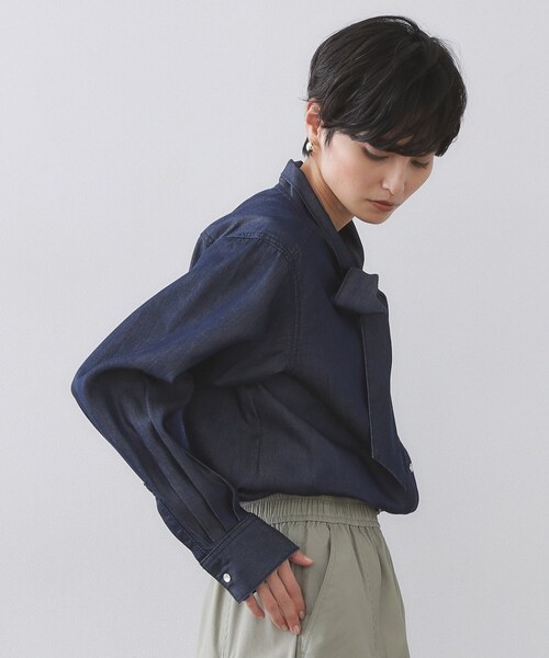 OPAQUE.CLIP（オペークドットクリップ）の「セルロース混デニムボウタイブラウス【洗濯機OK】（シャツ/ブラウス・レディース・ネイビー/ブルー系その他・40/38/42）」の19枚目の写真