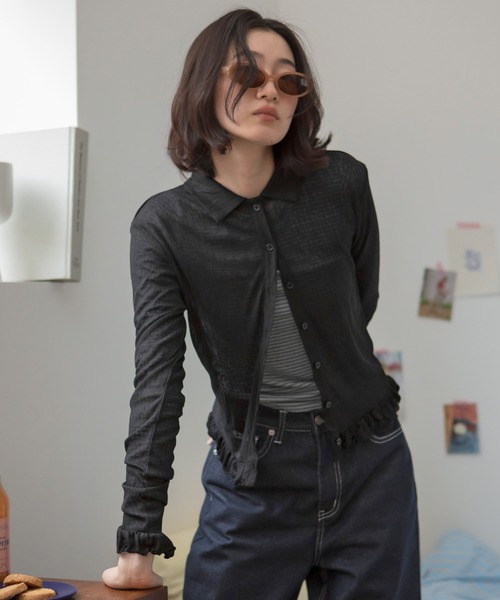 HEILIS（ヘイリス）の「フリルシアーカーディガン / 長袖 トップス カーディガン トップス フリル ペプラム ポロシャツ 春服 秋服 冬服 韓国 ノームコア カジュアル シンプル 無地 ライム イエロー ブラック グレー シアーカーデ（カーディガン/ボレロ・レディース・グレー/イエロー/ブラック・FREE）」の14枚目の写真