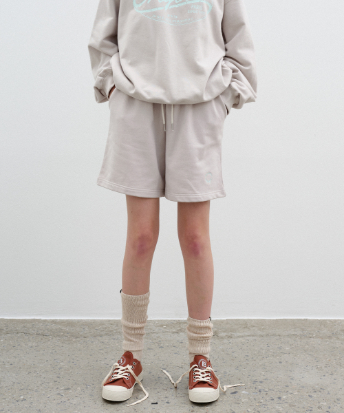 BENSIMON(ベンシモン)の「CIRCLE LOGO SWEATSHORTS - BEIGE(その他パンツ・レディース・ベージュ・FREE)」の2枚目の写真