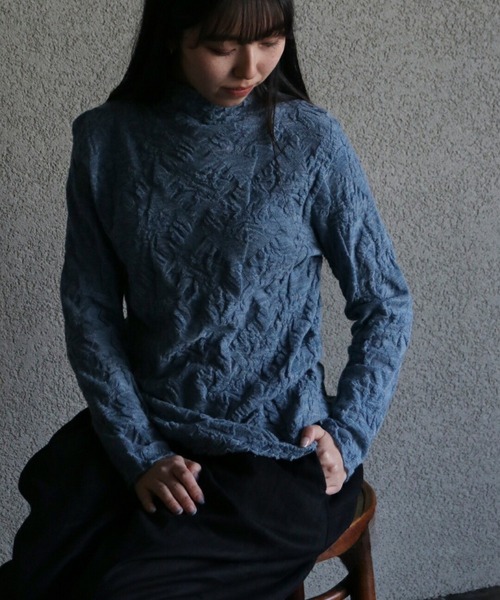 sanpo kuschel(サンポクシェル)の「軽い着心地立体柄ウールトップス(Tシャツ/カットソー・レディース・ブルー・FREE)」の1枚目の写真