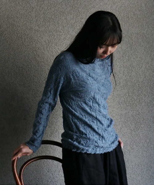 sanpo kuschel(サンポクシェル)の「軽い着心地立体柄ウールトップス(Tシャツ/カットソー・レディース・ブルー・FREE)」の4枚目の写真