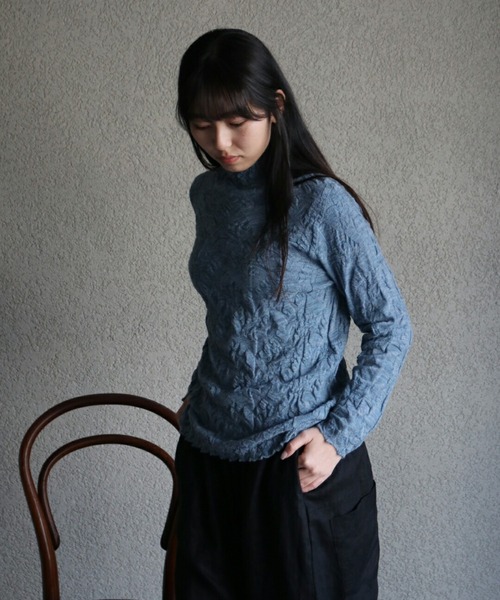 sanpo kuschel(サンポクシェル)の「軽い着心地立体柄ウールトップス(Tシャツ/カットソー・レディース・ブルー・FREE)」の11枚目の写真