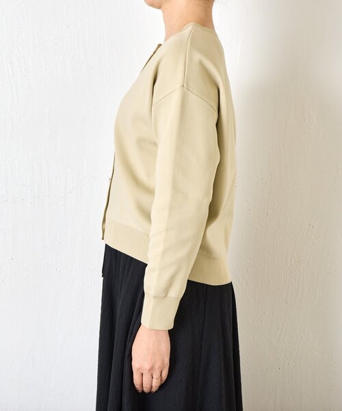 Jena espace merveilleux(ジェナ エスパスメルヴェイユ)の「【ロングシーズン使える】金ボタンクルーニットカーディガン(ニット/セーター・レディース・アイボリー/チャコールグレー/レッド・FREE)」の13枚目の写真