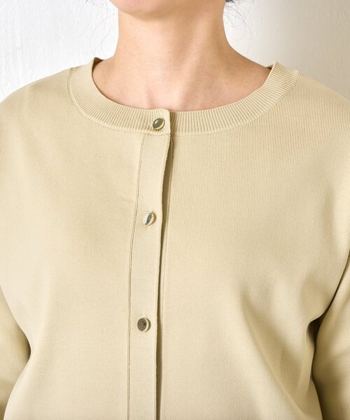 Jena espace merveilleux(ジェナ エスパスメルヴェイユ)の「【ロングシーズン使える】金ボタンクルーニットカーディガン(ニット/セーター・レディース・アイボリー/チャコールグレー/レッド・FREE)」の15枚目の写真