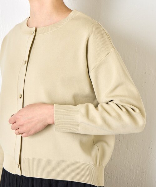 Jena espace merveilleux(ジェナ エスパスメルヴェイユ)の「【ロングシーズン使える】金ボタンクルーニットカーディガン(ニット/セーター・レディース・アイボリー/チャコールグレー/レッド・FREE)」の18枚目の写真