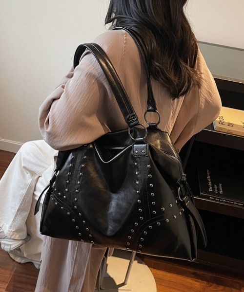 おしゃれスタ(オシャレスタ)の「大容量 ボストン型ショルダーバッグ(ショルダーバッグ・レディース・ブラック/ダークブラウン/ブラウン/レッド・FREE)」の20枚目の写真