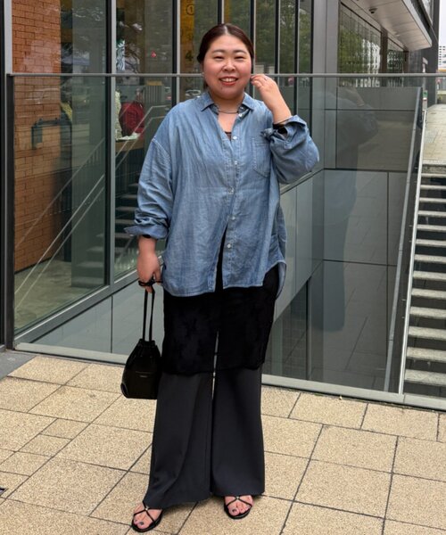 LOUNGEDRESS（ラウンジドレス）の「【@_shirabe.s_コラボ】シアーデニムタックシャツ（シャツ/ブラウス・レディース・ブルー・FREE）」の4枚目の写真