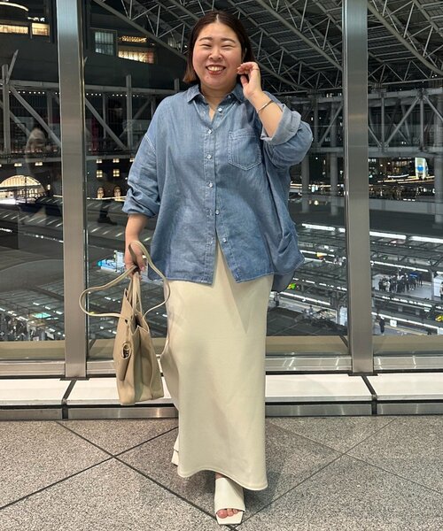 LOUNGEDRESS（ラウンジドレス）の「【@_shirabe.s_コラボ】シアーデニムタックシャツ（シャツ/ブラウス・レディース・ブルー・FREE）」の9枚目の写真