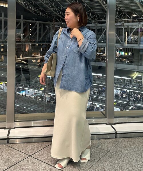 LOUNGEDRESS（ラウンジドレス）の「【@_shirabe.s_コラボ】シアーデニムタックシャツ（シャツ/ブラウス・レディース・ブルー・FREE）」の10枚目の写真