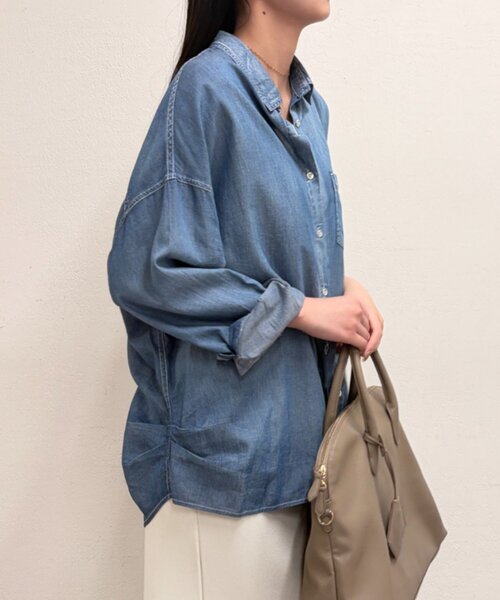 LOUNGEDRESS（ラウンジドレス）の「【@_shirabe.s_コラボ】シアーデニムタックシャツ（シャツ/ブラウス・レディース・ブルー・FREE）」の13枚目の写真