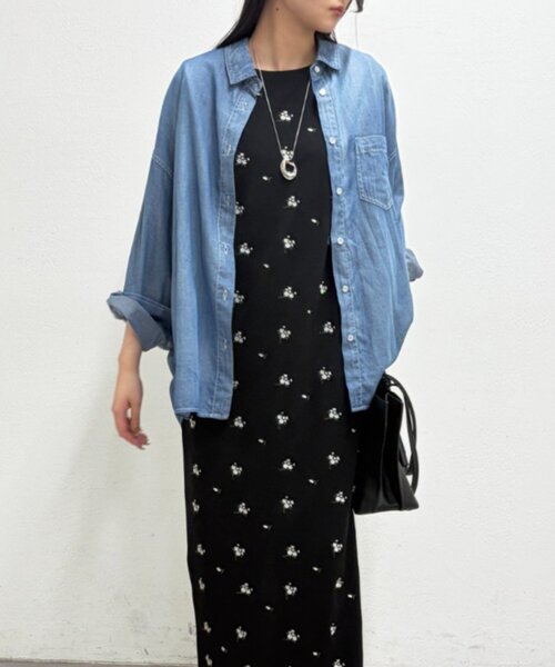 LOUNGEDRESS（ラウンジドレス）の「【@_shirabe.s_コラボ】シアーデニムタックシャツ（シャツ/ブラウス・レディース・ブルー・FREE）」の15枚目の写真