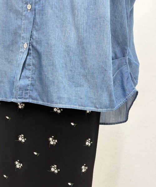 LOUNGEDRESS（ラウンジドレス）の「【@_shirabe.s_コラボ】シアーデニムタックシャツ（シャツ/ブラウス・レディース・ブルー・FREE）」の22枚目の写真