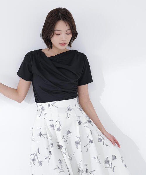 NATURAL BEAUTY BASIC(ナチュラルビューティーベーシック)の「◇コンパクトドレープカットソー(Tシャツ/カットソー・レディース・ブラック/オフホワイト/チャコールグレー・FREE)」の4枚目の写真