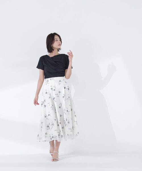 NATURAL BEAUTY BASIC(ナチュラルビューティーベーシック)の「◇コンパクトドレープカットソー(Tシャツ/カットソー・レディース・ブラック/オフホワイト/チャコールグレー・FREE)」の5枚目の写真