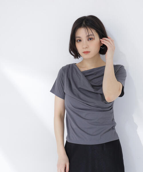 NATURAL BEAUTY BASIC(ナチュラルビューティーベーシック)の「◇コンパクトドレープカットソー(Tシャツ/カットソー・レディース・ブラック/オフホワイト/チャコールグレー・FREE)」の16枚目の写真