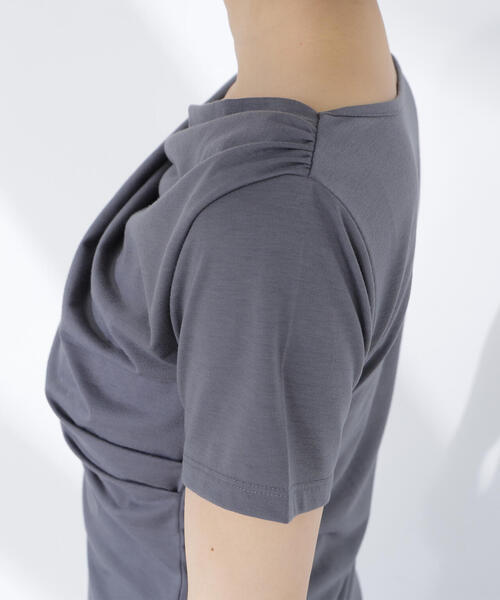 NATURAL BEAUTY BASIC(ナチュラルビューティーベーシック)の「◇コンパクトドレープカットソー(Tシャツ/カットソー・レディース・ブラック/オフホワイト/チャコールグレー・FREE)」の22枚目の写真