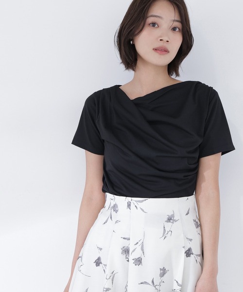 NATURAL BEAUTY BASIC(ナチュラルビューティーベーシック)の「◇コンパクトドレープカットソー(Tシャツ/カットソー・レディース・ブラック/オフホワイト/チャコールグレー・FREE)」の2枚目の写真