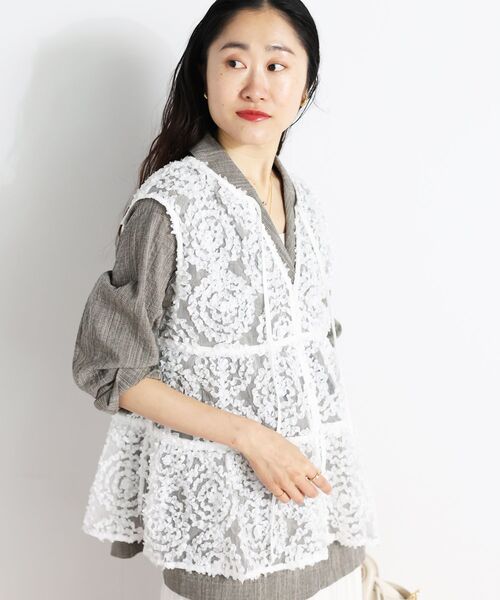 le.coeur blanc(ルクールブラン)の「TORRAZZO DONNA別注フラワーレースノースリ(シャツ/ブラウス・レディース・ホワイト/ブラック・38)」の1枚目の写真