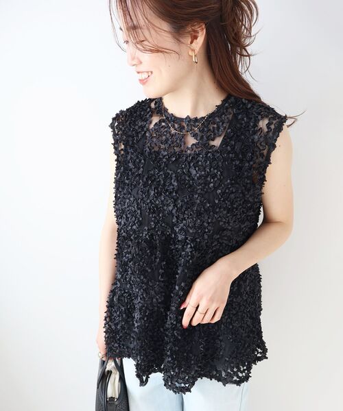 le.coeur blanc(ルクールブラン)の「TORRAZZO DONNA別注フラワーレースノースリ(シャツ/ブラウス・レディース・ホワイト/ブラック・38)」の2枚目の写真