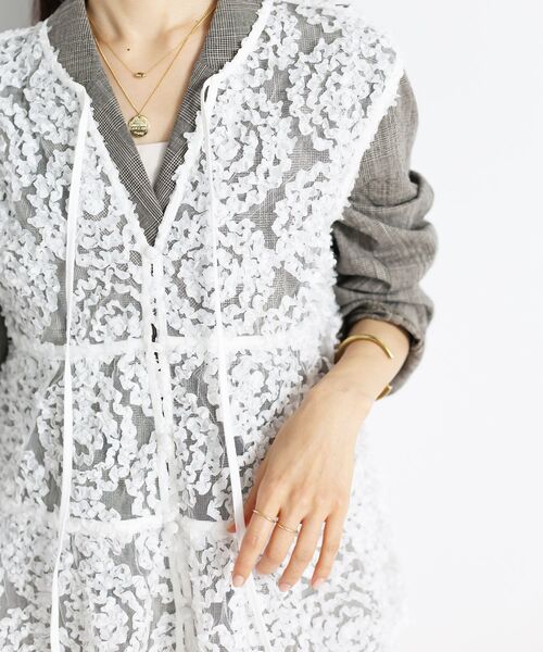 le.coeur blanc(ルクールブラン)の「TORRAZZO DONNA別注フラワーレースノースリ(シャツ/ブラウス・レディース・ホワイト/ブラック・38)」の11枚目の写真